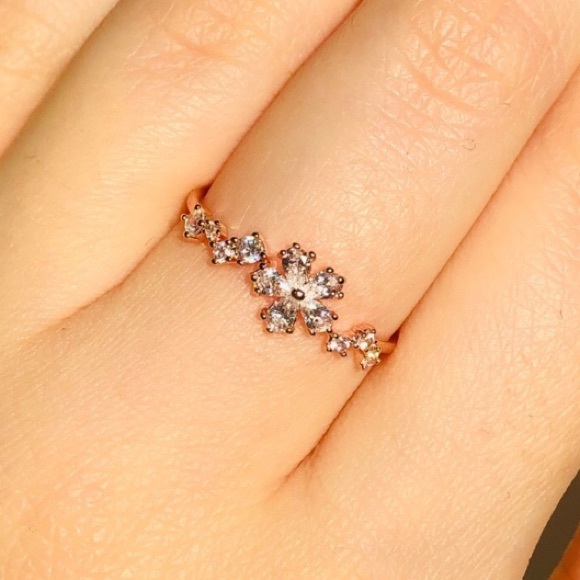 NWOT delicate flower  ring - Picture 3 of 3